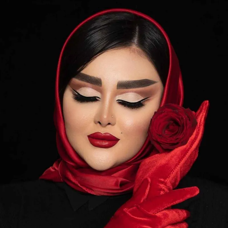 نمونه کار گوشه تیره و کشیده